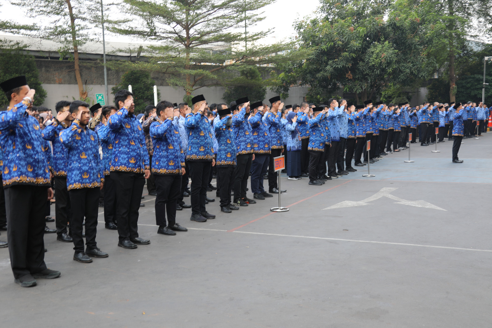Suasana upacara memperingati Hari Kesaktian Pancasila tahun 2023 di halaman Graha BNPB, Jakarta pada Minggu (1/10) pagi